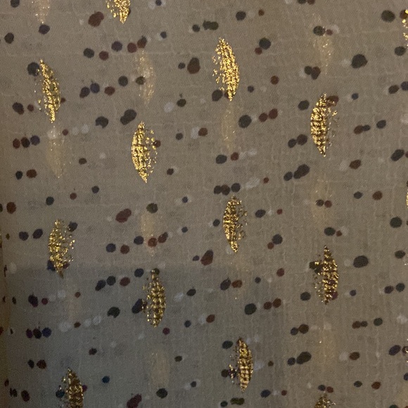 Vince Camuto Gorgeous Vneck Blouse. NWT. Size L - Picture 2 of 10